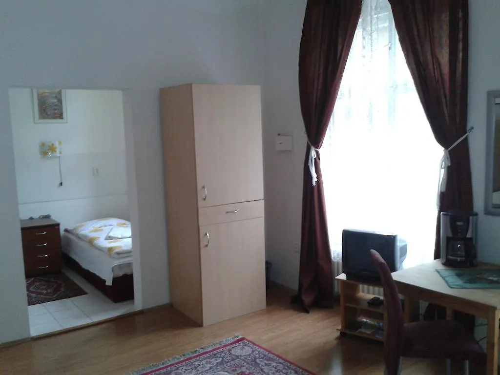 Charles Bridge Bed And Breakfast Praga República Checa