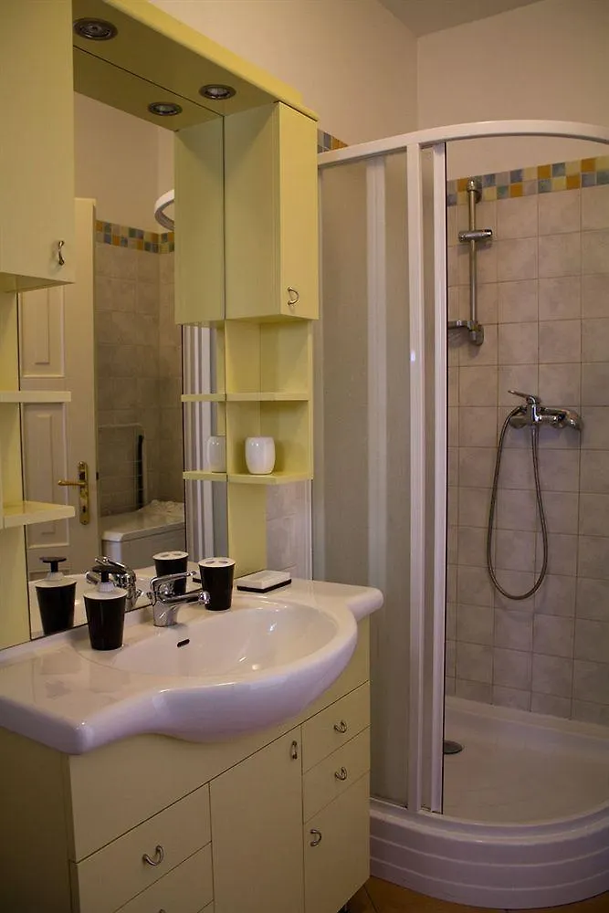 Charles Bridge Bed And Breakfast Praga